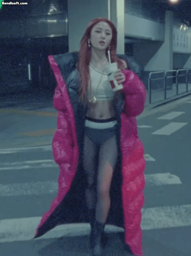 현재 1시간만에 댓글 1000개달린 걸그룹 의상 | 인스티즈