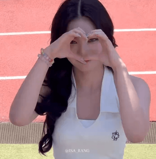 걸그룹 스테이씨의 고양이상 아이사 실물느낌.gif | 인스티즈