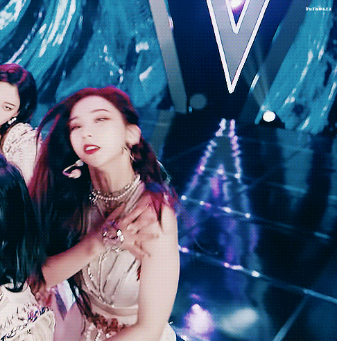 카리나는 인간이에요 AI가 아니라.gif | 인스티즈