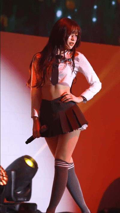 춤 다 추고 숨 몰아쉬는 오마이걸 아린.gif | 인스티즈