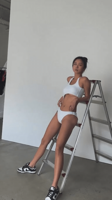 피지컬 + 분위기 ㅈ되는 모델 누나 
