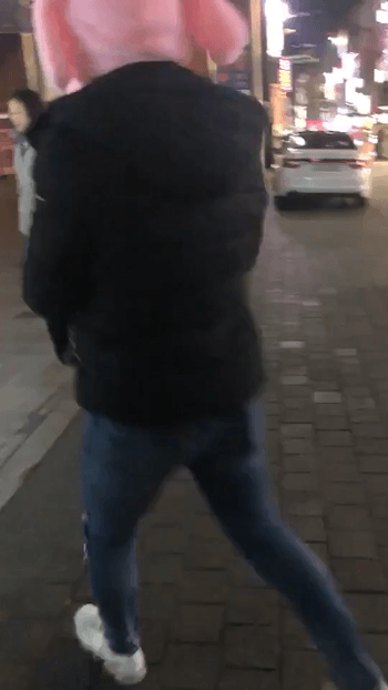 명동에서 사람 놀래키고 처웃는 일본인 관광객.gif | 인스티즈