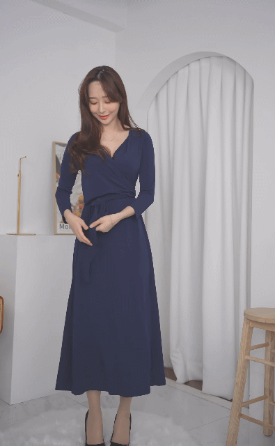 일단 다 벗고 시작하는 룩북녀. 
