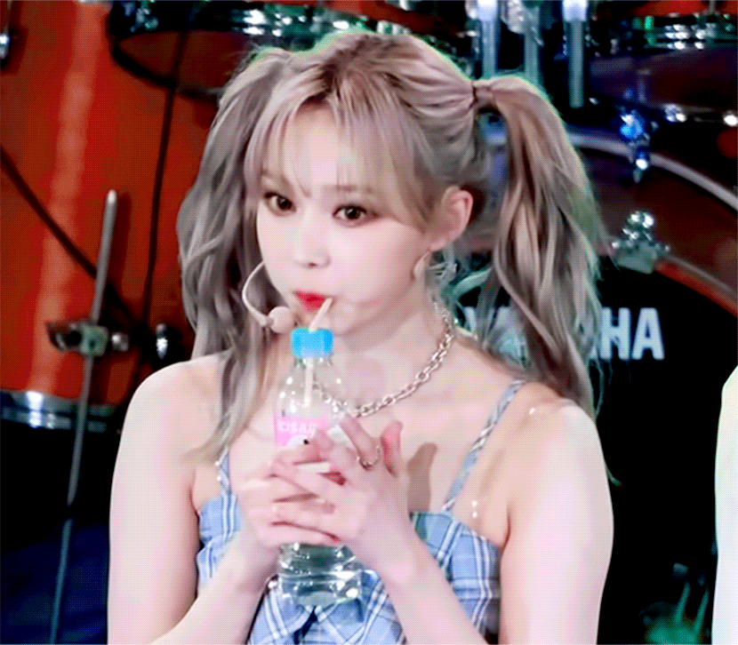 한양대축제 양갈래머리 에스파 윈터.gif | 인스티즈