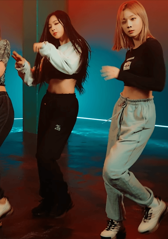 카리나는 인간이에요 AI가 아니라.gif | 인스티즈