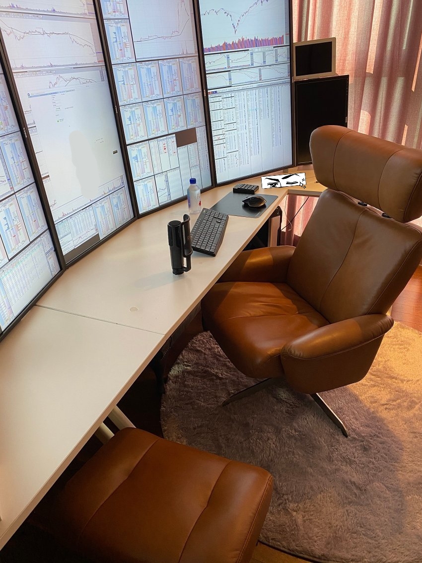 모니터를 세로로 쓰기 시작한 주식 트레이더들 근황 - 엽기사진실 - 이종격투기