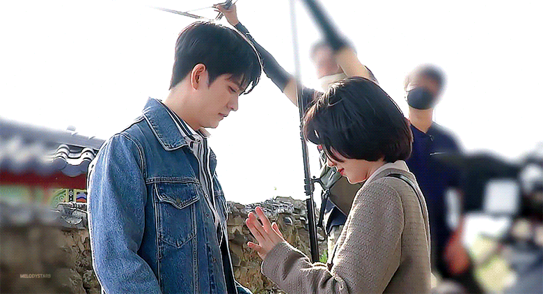 카메라 안돌아가는 상황인데 우영우한테 작업거는.gif | 인스티즈