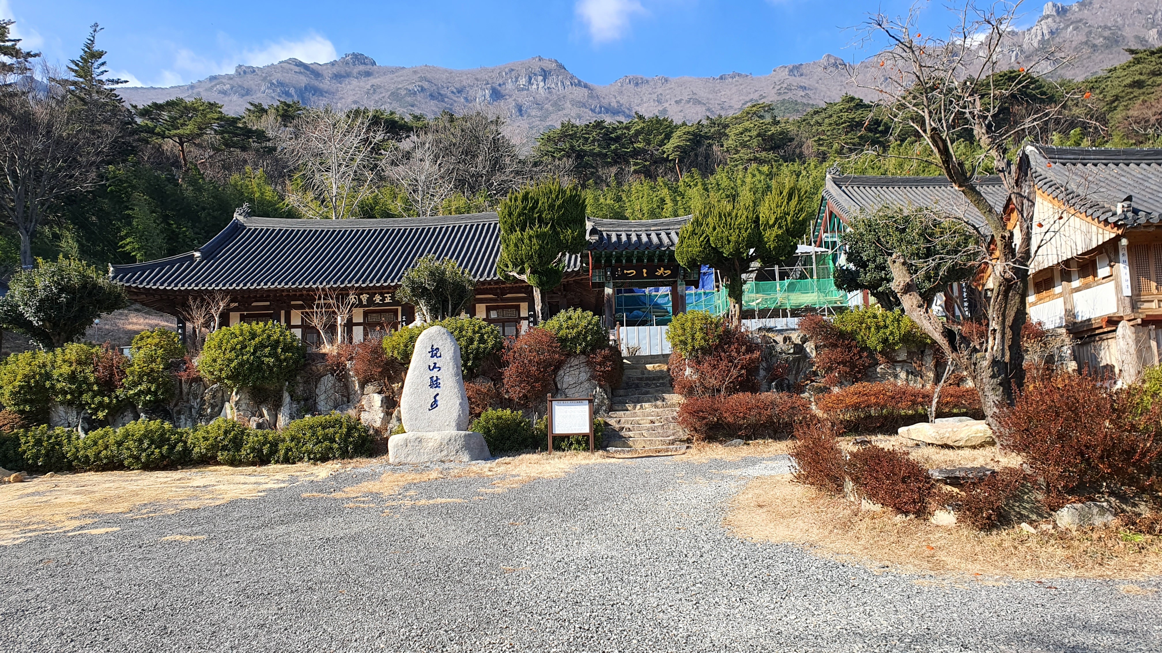 f969c0d891f0f2894667bbed2b57b19c3cbd847d