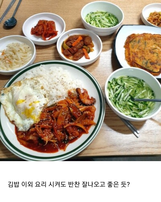 김밥만 시켜도 10찬 반찬을 주는 분식집 - 엽기사진실 - 이종격투기 김밥만 시켜도 10찬 반찬을 주는 분식집
