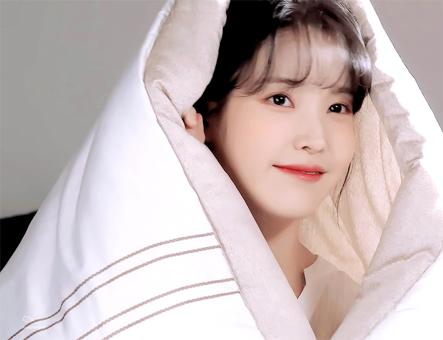 끼부리는 아이유.gif | 인스티즈