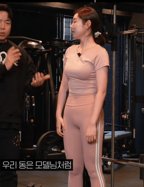 데드리프트 하는 레깅스녀 