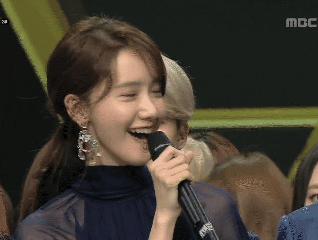 뷔의 세심한 다정함과 윤아의 센스&순발력으로 만들어진 훈훈한 모먼트.jpg | 인스티즈