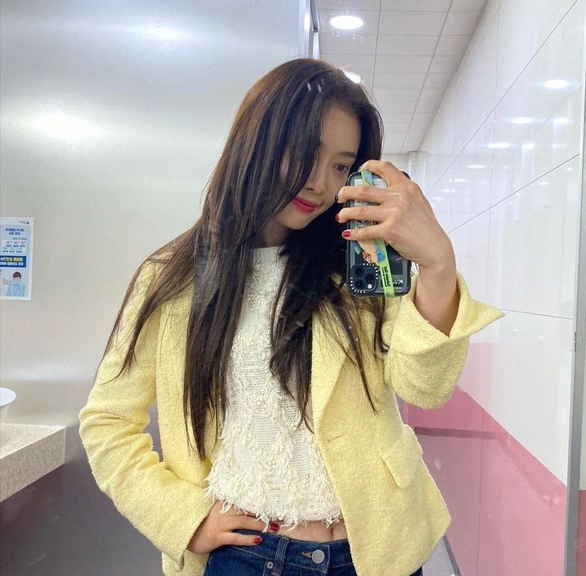 캐릭터랑 ㄹㅇ 찰떡이라 코디 열일한게 느껴지는 더글로리 속 이사라 스타일링 모음 | 인스티즈