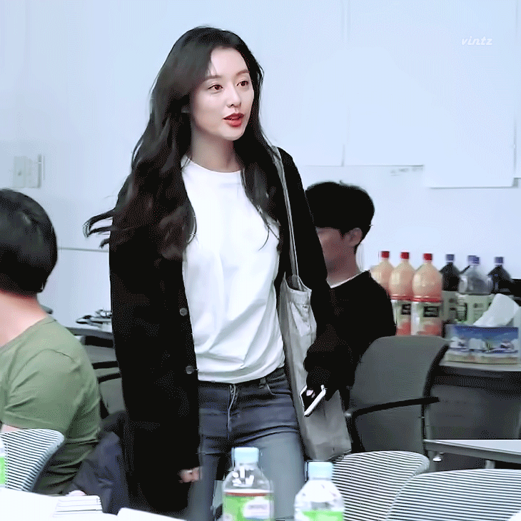 뜻밖의 또래케미에 치인 드덕 한트럭 된다는 배우판 92즈.jpgif | 인스티즈