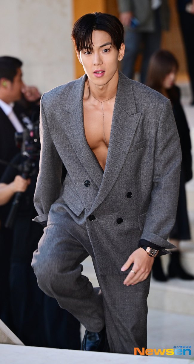 몬스타엑스같이 입고 등장한 오늘자 몬스타엑스 셔누 | 인스티즈