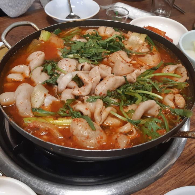양 많고 부드럽기로 유명한 곱창전골.jpg - 막이슈 - 쭉빵카페 양 많고 부드럽기로 유명한 곱창전골.jpg