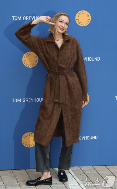 내한한 모델 지지 하디드 | 인스티즈