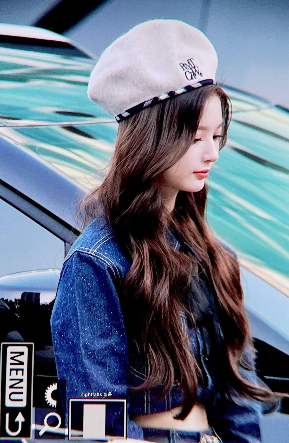 오늘자 베레모 이상하게 쓰고 출근한 엔믹스 설윤 | 인스티즈