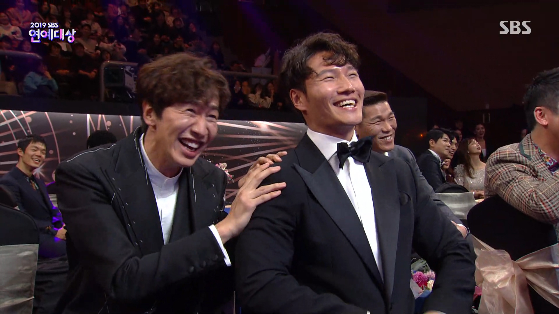 [SBS 연예대상] 살면서 처음으로 맞는 말한 김구라와 옆에서 영혼 나간 김성주.jpg | 인스티즈