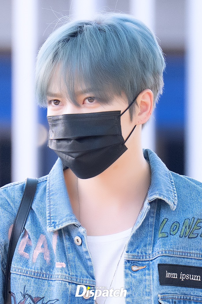오늘자 홍콩으로 출국하는 김재중 사진..... | 인스티즈