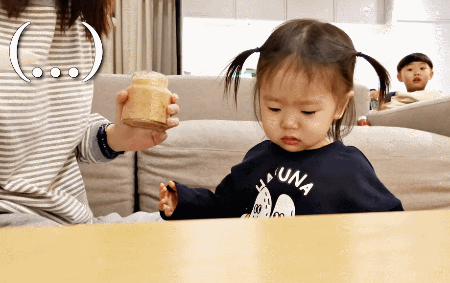 유트루 한테 혼나고 눈치 보는 나음이 (17개월 딸) | 인스티즈