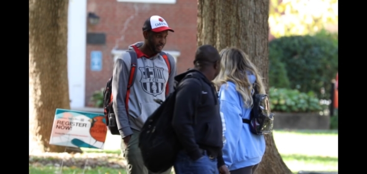 모르는 사람한테 냅다 손키스 날려보기 | 인스티즈