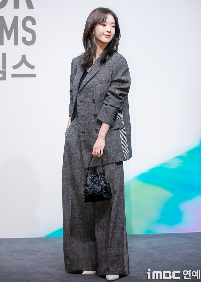 오늘자 머리 자른 배우 노정의 기사 사진 | 인스티즈