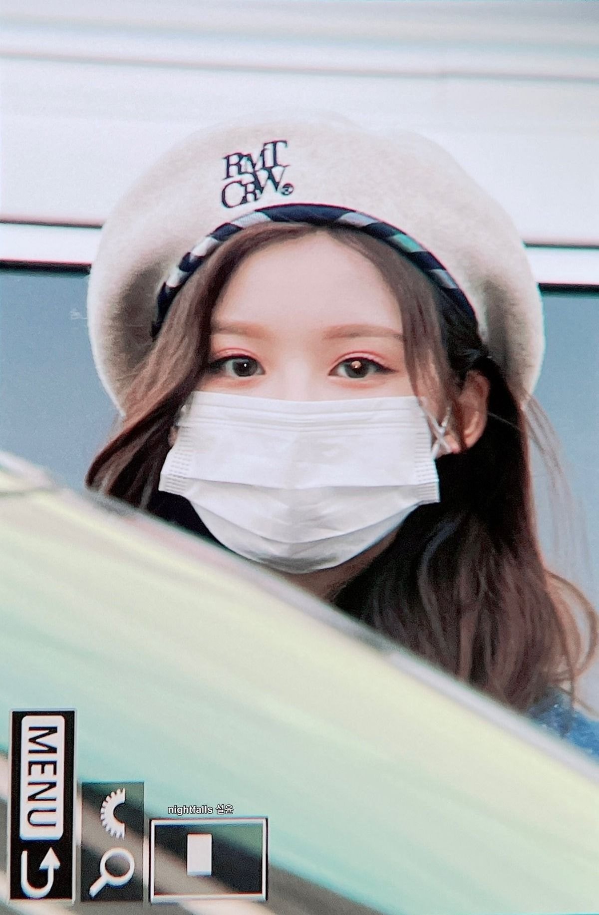 오늘자 베레모 이상하게 쓰고 출근한 엔믹스 설윤 | 인스티즈