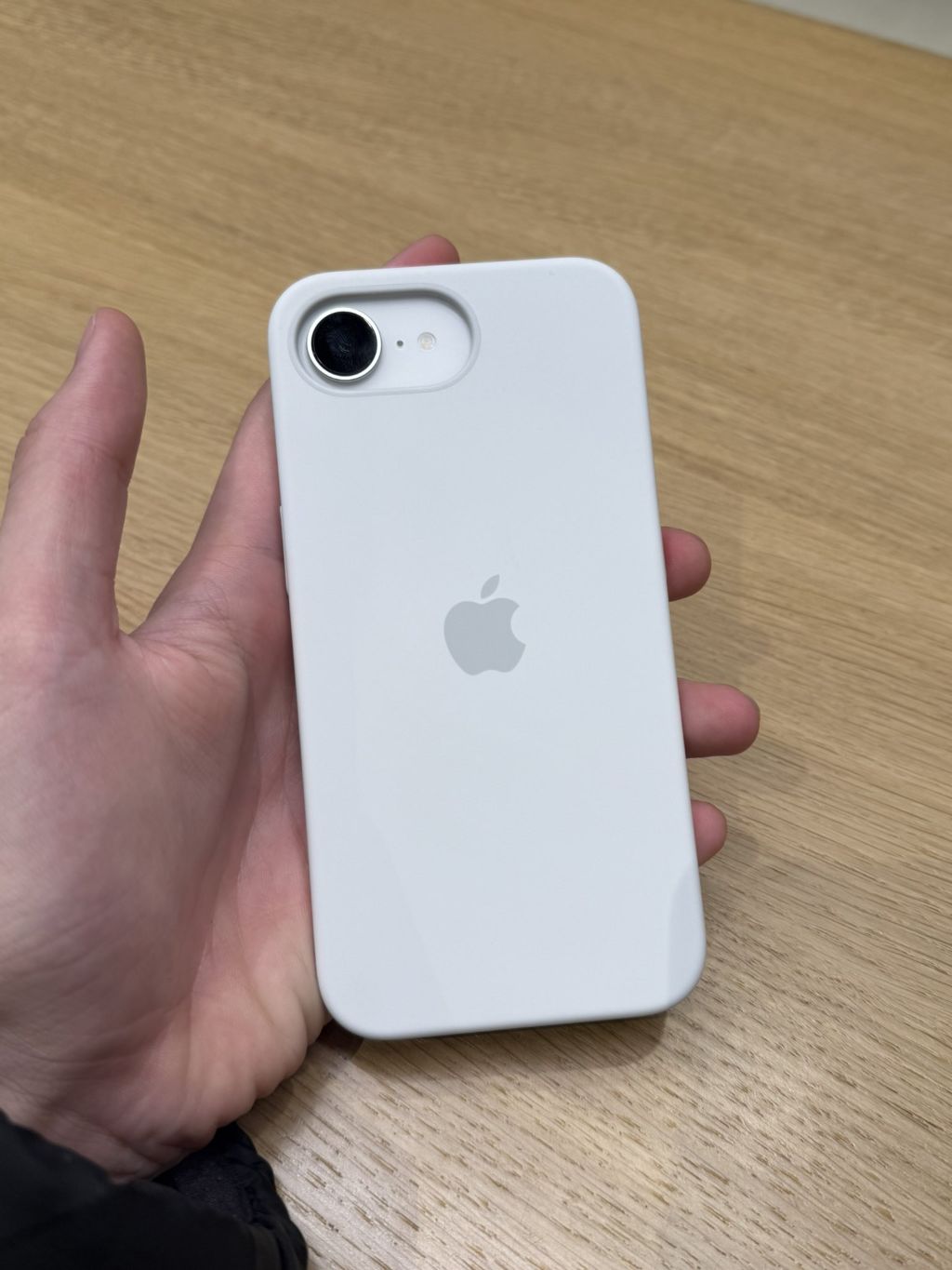 반응 좋은 아이폰 16e 화이트 실리콘 케이스 | 인스티즈