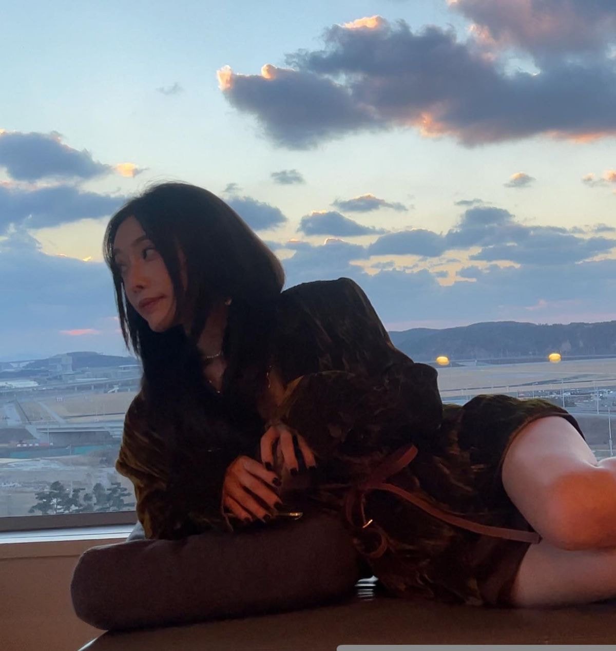 캐릭터랑 ㄹㅇ 찰떡이라 코디 열일한게 느껴지는 더글로리 속 이사라 스타일링 모음 | 인스티즈