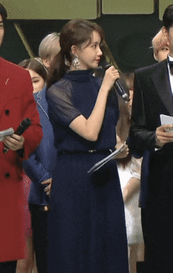 뷔의 세심한 다정함과 윤아의 센스&순발력으로 만들어진 훈훈한 모먼트.jpg | 인스티즈