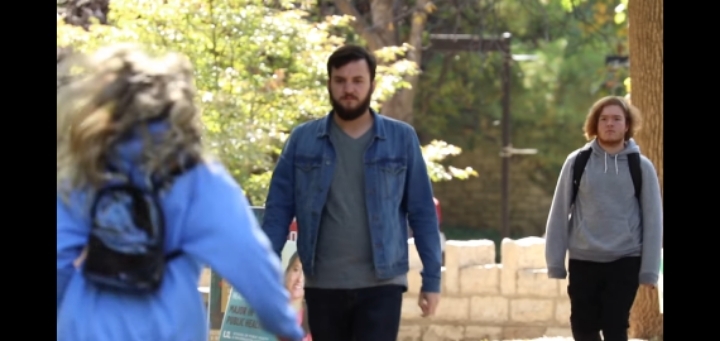 모르는 사람한테 냅다 손키스 날려보기 | 인스티즈