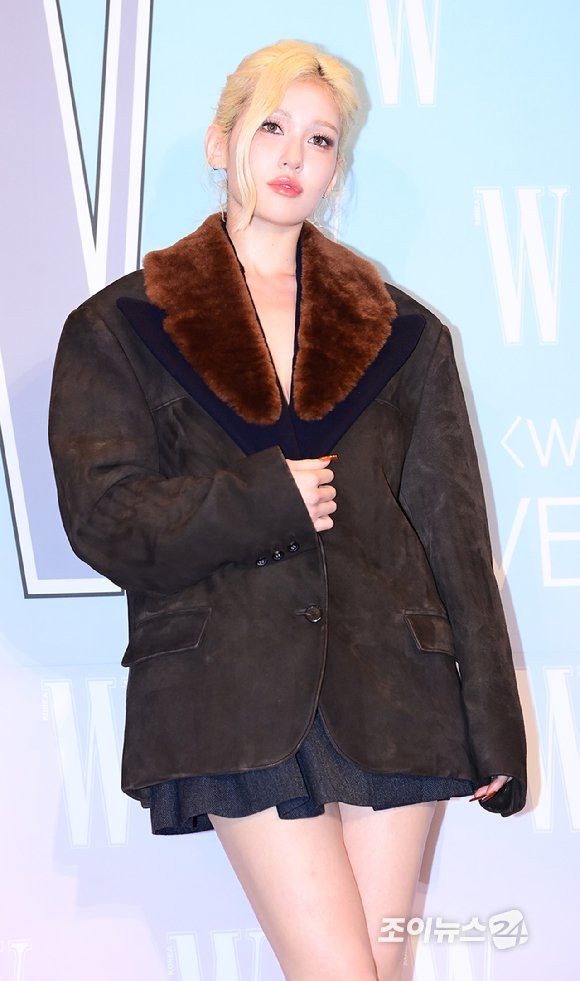 유방암 자선 행사가 아니라 유방 자랑 대회냐고 욕먹는 중인 W코리아 이번 행사 | 인스티즈