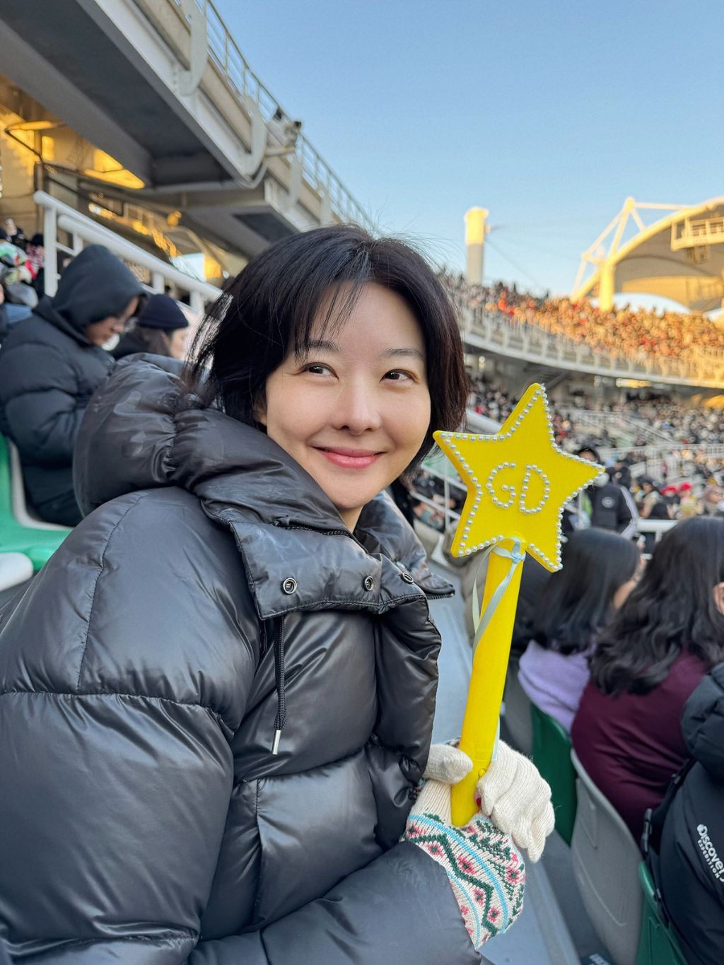 딸이 만들어준 응원봉 들고 지디 콘서트 간 배우 송선미(+딸이 그린 포카) | 인스티즈