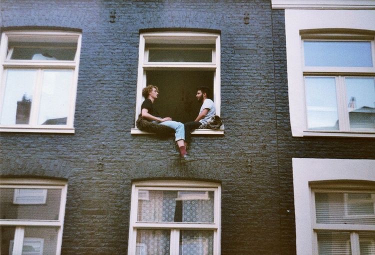 친했던 친구와 점점 보는 세상의 풍경이 달라진다는 건 참 슬픈 일이야.twt | 인스티즈