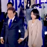 올해 2월 김혜경 1심 재판을 앞두고 이재명이 쓴 글 법정으로 향하는 아내 | 인스티즈