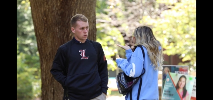 모르는 사람한테 냅다 손키스 날려보기 | 인스티즈