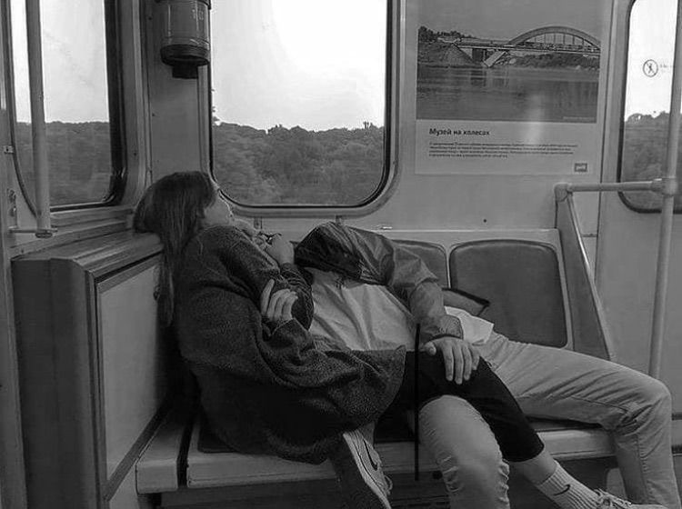 친했던 친구와 점점 보는 세상의 풍경이 달라진다는 건 참 슬픈 일이야.twt | 인스티즈