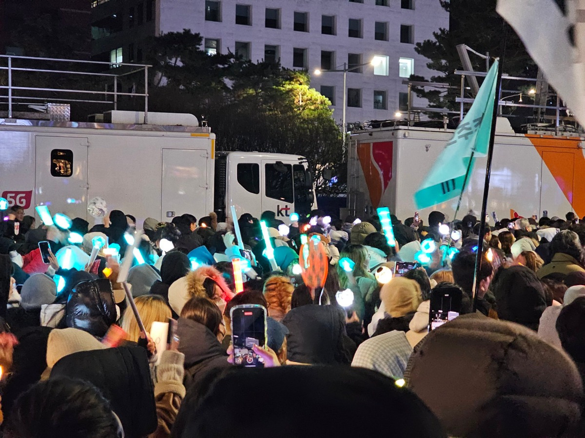 샤이니 경광봉 혼자일때 vs 단체로 있을때 존재감차이 | 인스티즈