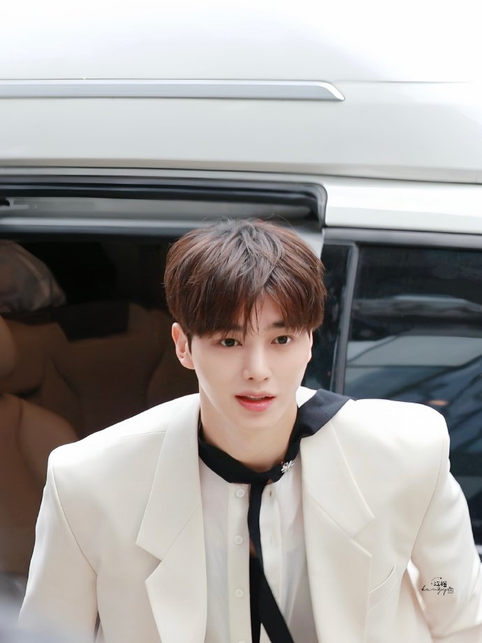 일본에서도 잘생겼다고 알티타고 있는 송강 폰카 사진 | 인스티즈