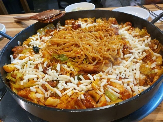 주로 부산에서만 먹는다는 감자사리 | 인스티즈