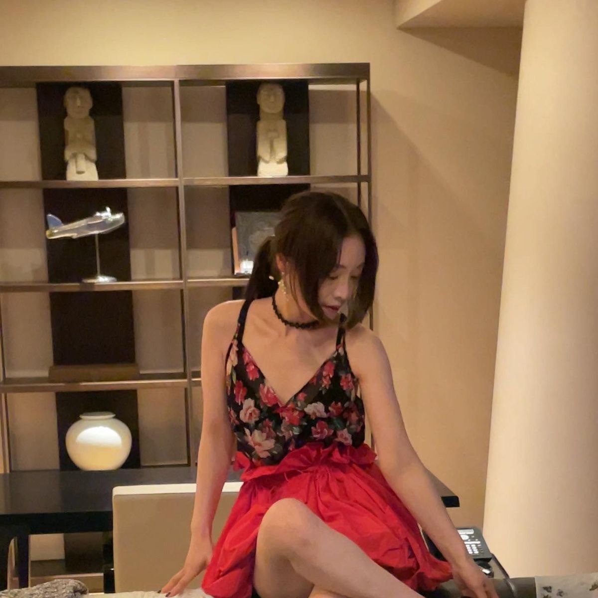 캐릭터랑 ㄹㅇ 찰떡이라 코디 열일한게 느껴지는 더글로리 속 이사라 스타일링 모음 | 인스티즈