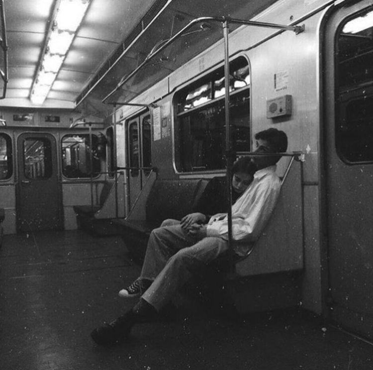 친했던 친구와 점점 보는 세상의 풍경이 달라진다는 건 참 슬픈 일이야.twt | 인스티즈