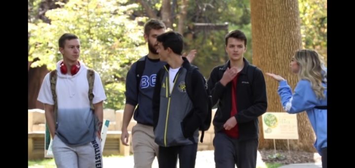 모르는 사람한테 냅다 손키스 날려보기 | 인스티즈