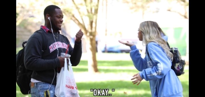 모르는 사람한테 냅다 손키스 날려보기 | 인스티즈