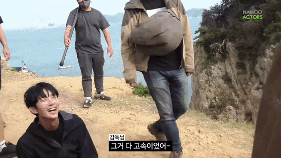 계속 물어보는 이준기와 달래는 문채원(너랑 멜로 좀 더 하려고 그런거야) | 인스티즈