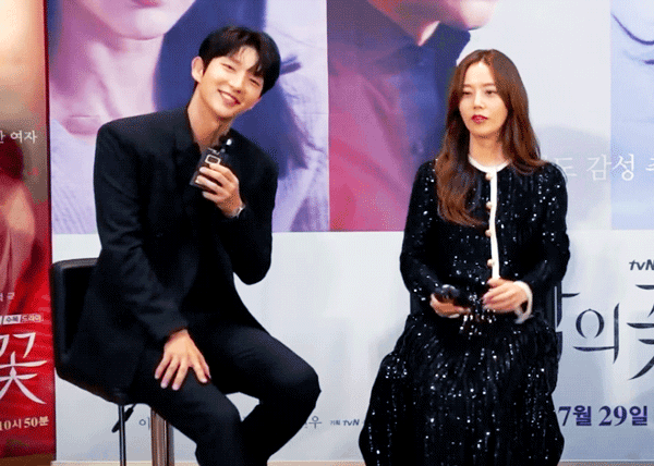 계속 물어보는 이준기와 달래는 문채원(너랑 멜로 좀 더 하려고 그런거야) | 인스티즈