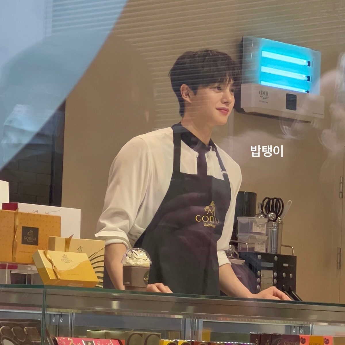 일본에서도 잘생겼다고 알티타고 있는 송강 폰카 사진 | 인스티즈