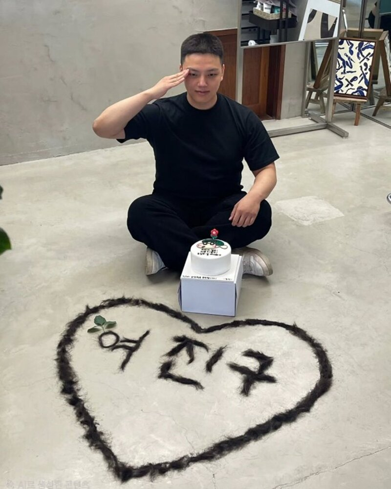 여진구, 머리카락으로 하트 남기고 '카투사' 입대 | 인스티즈