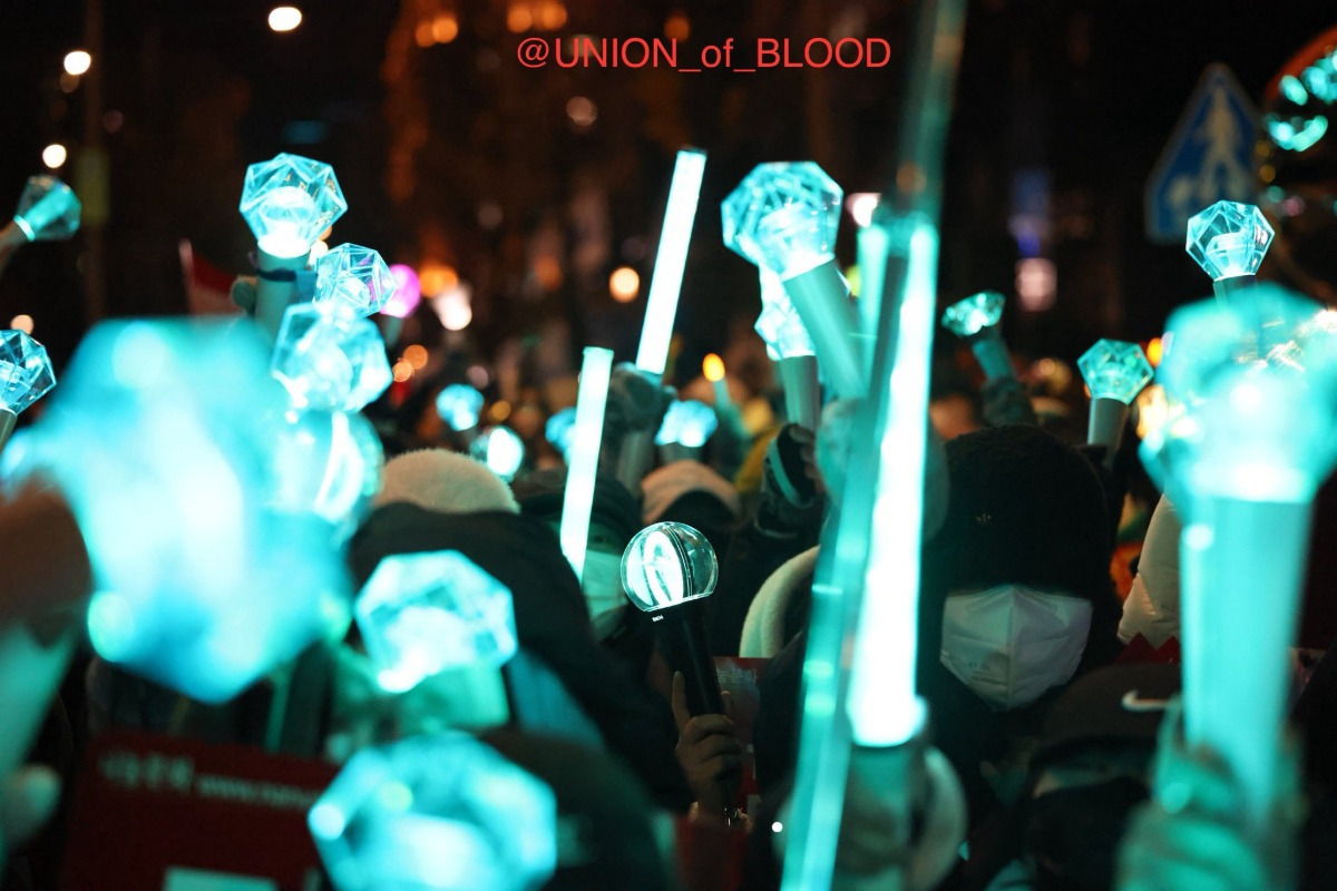 샤이니 경광봉 혼자일때 vs 단체로 있을때 존재감차이 | 인스티즈